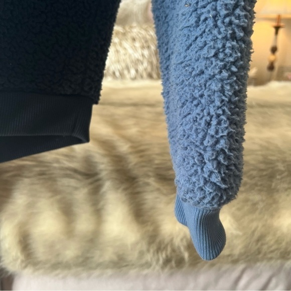 AMERICAN EAGLE Teddy Bear Fleece XS Pullover Blue Off White Striped Long Sleeve - Picture 4 of 12